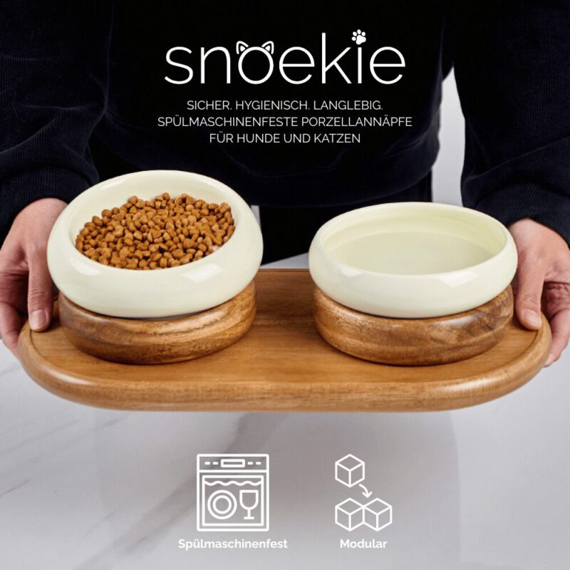 snoekie Erhöhtes Porzellan-Doppelnapfset mit Holzständer – 36.5×19×11 cm, Schrägdesign, Spülmaschinenfest, Hochtemperaturgebrannt