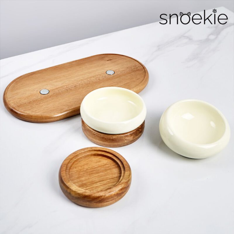 snoekie Erhöhtes Porzellan-Doppelnapfset mit Holzständer – 36.5×19×11 cm, Schrägdesign, Spülmaschinenfest, Hochtemperaturgebrannt