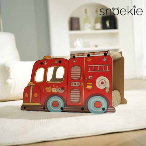 SNOEKIE Feuerwehr Katzen Kratzhaus aus Wellpappe und MDF, 55 x 23 x 30 cm, Katzenhöhle mit Kratzbrett, stabiler Katzenkratzer im Feuerwehr-Design, 1,9 kg