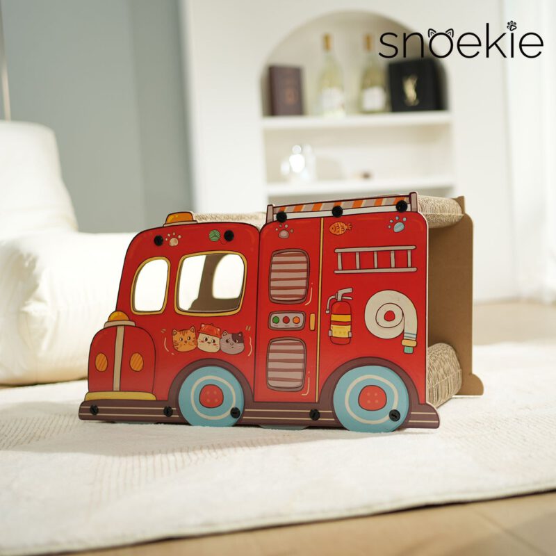SNOEKIE Feuerwehr Katzen Kratzhaus aus Wellpappe und MDF, 55 x 23 x 30 cm, Katzenhöhle mit Kratzbrett, stabiler Katzenkratzer im Feuerwehr-Design, 1,9 kg