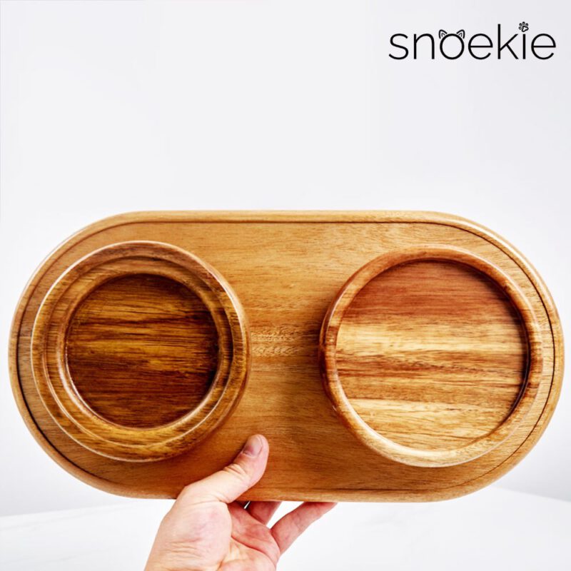 snoekie Erhöhtes Porzellan-Doppelnapfset mit Holzständer – 36.5×19×11 cm, Schrägdesign, Spülmaschinenfest, Hochtemperaturgebrannt